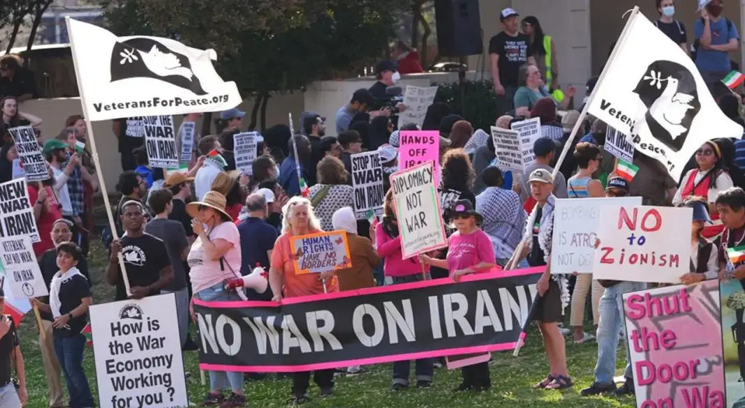 সাম্প্রতিক এক জরিপে ইরানে হামলার বিপক্ষে যুক্তরাষ্ট্রের ৭৫ শতাংশ মানুষ অবস্থান নিয়েছেন। ছবি : সংগৃহীত