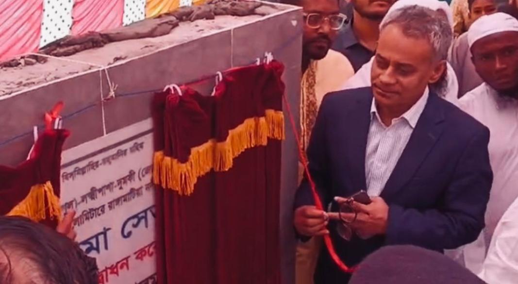 বাকেরগঞ্জে গোনা সেতু উদ্বোধন করলেন শেখ রবিউল আলম।