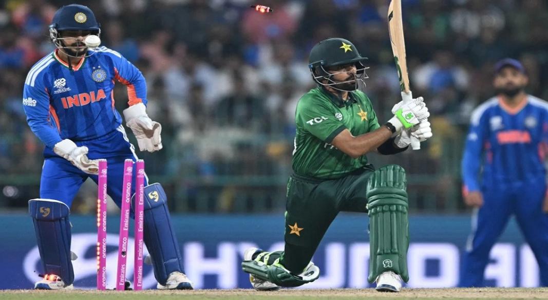 অক্ষর প্যাটেলের বলে বোল্ড হন বাবর আজম। ছবি: এএফপি