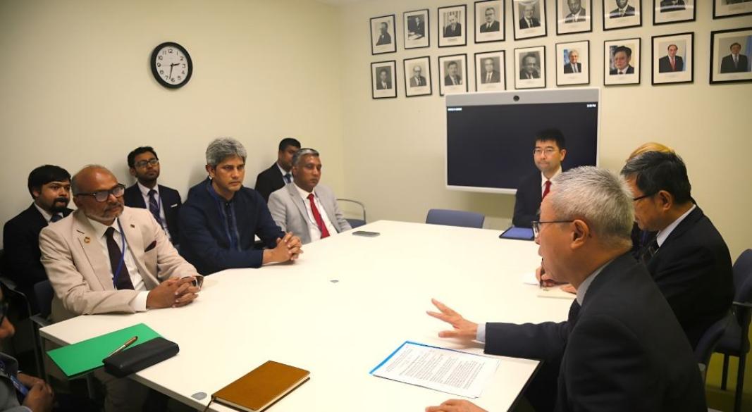 জাতিসংঘ সদরদপ্তরে সংস্থাটির বেশ কয়েকজন শীর্ষ পর্যায়ের কর্মকর্তার সঙ্গে পৃথক বৈঠক করেন প্রধানমন্ত্রীর অর্থ ও পরিকল্পনাবিষয়ক উপদেষ্টা ড. রাশেদ আল মাহমুদ তিতুমীর।