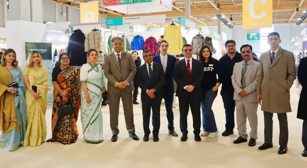 ফ্রান্সের রাজধানী প্যারিসে অনুষ্ঠিত টেক্সওয়ার্ল্ড উদ্বোধন । ছবি : সংগৃহীত