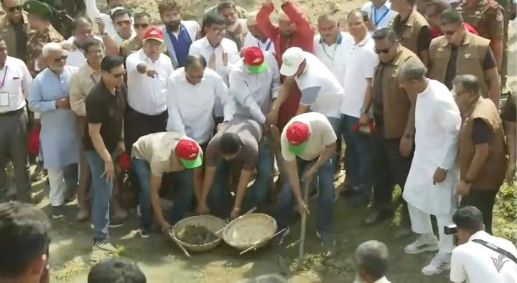 খাল খনন কর্মসূচি উদ্বোধন করলেন প্রধানমন্ত্রী। ছবি: সংগৃহীত