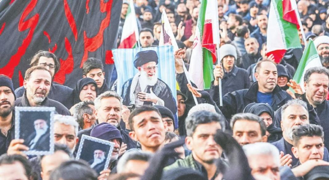 ইরানের সর্বোচ্চ নেতা আয়াতুল্লাহ আলী খামেনিকে হত্যার জন্য ইসরাইলি গোয়েন্দা সংস্থাগুলো কয়েক দশক ধরে লেগে ছিল। ছবি: সংগৃহীত