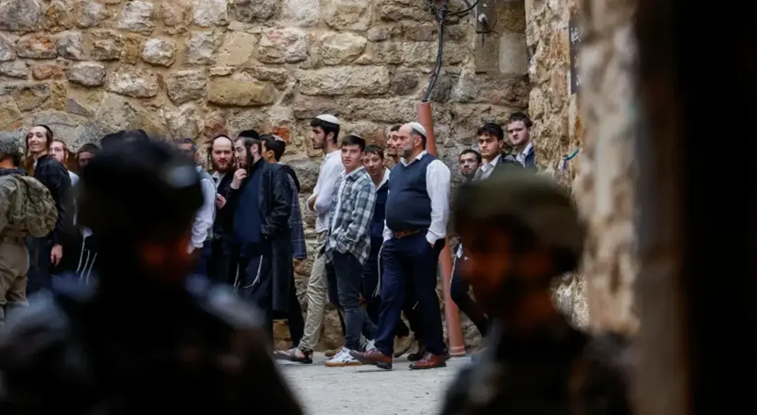 পশ্চিম তীরে ইসরায়েলি বাহিনী ও বাসিন্দারা। ছবি: সংগৃহীত