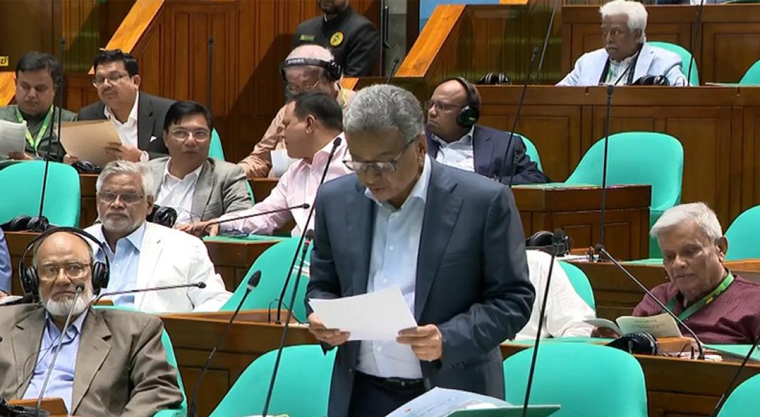 আজ সংসদে অর্থমন্ত্রী আমীর খসরু মাহমুদ চৌধুরী। ছবি: ভিডিও থেকে নেওয়া