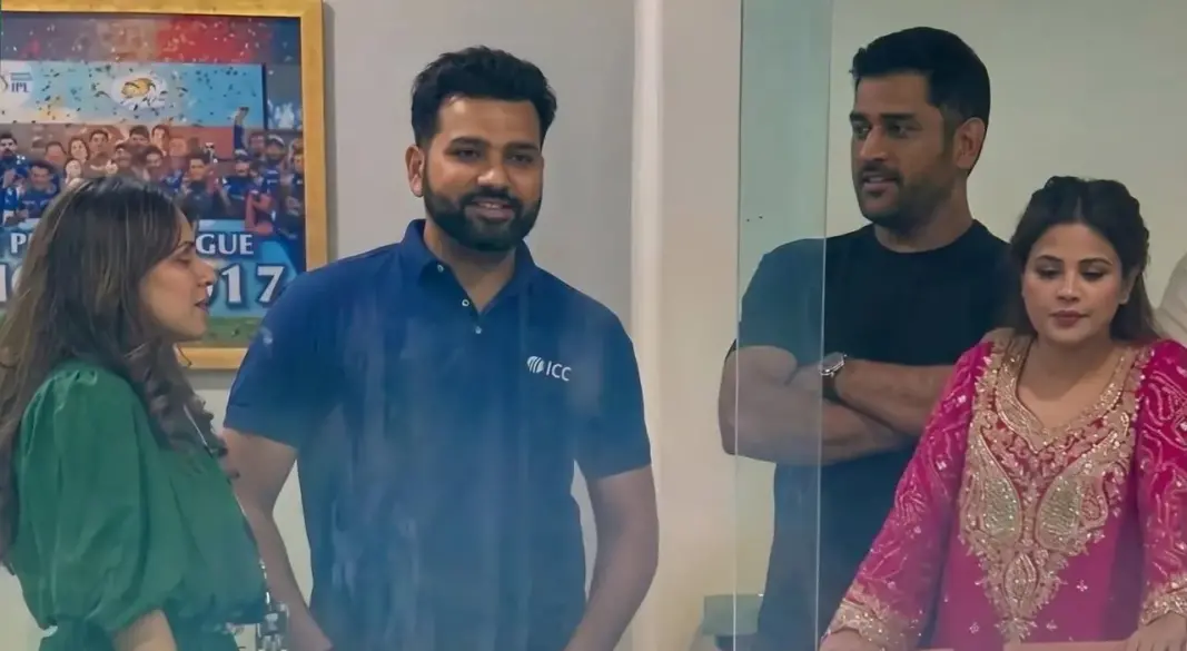 সস্ত্রীক ধোনি এবং রোহিত। ছবি : সংগৃহীত