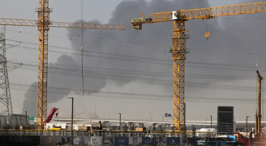 মধ্যপ্রাচ্যের একটি বন্দরে হামলা। ছবি: সংগৃহীত