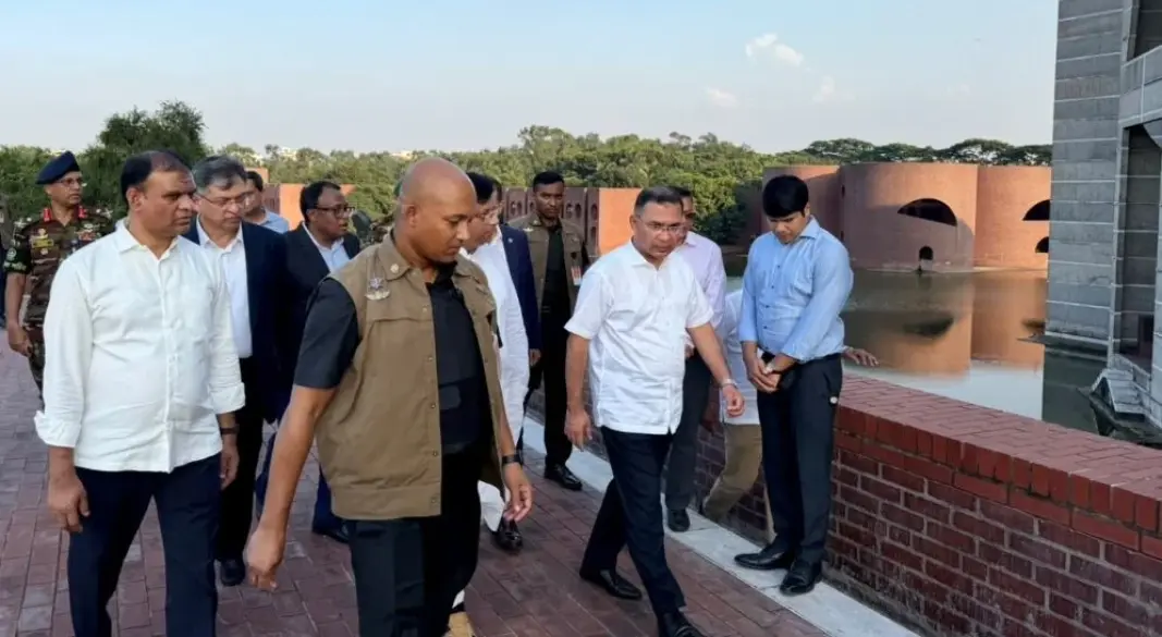 জাতীয় সংসদ ভবন প্রাঙ্গণ পরিদর্শন করছেন প্রধানমন্ত্রী তারেক রহমান।