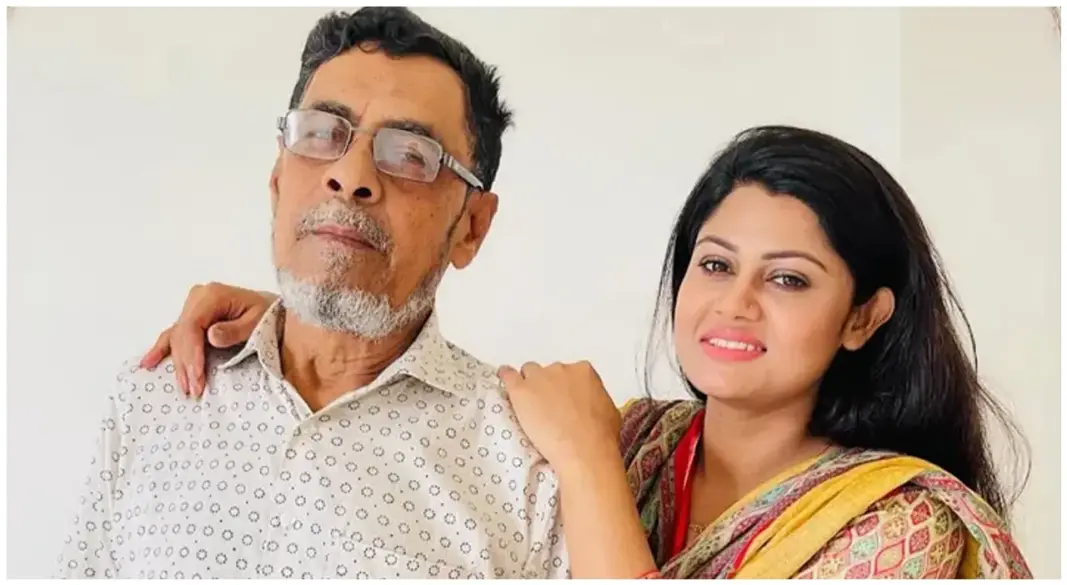 বাবাকে হারালেন চিত্রনায়িকা মৌমিতা মৌ । ছবি : সংগৃহীত