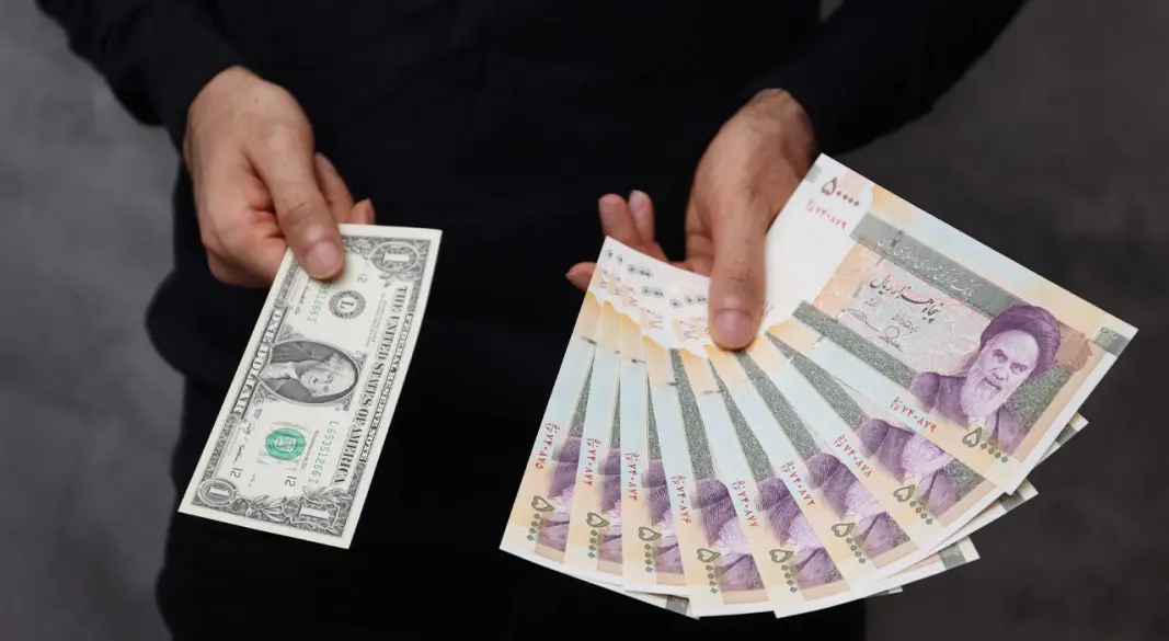 ডলারের বিপরীতে ইতিহাসের সর্বোচ্চ দরপতন হয়েছে ইরানি মুদ্রা রিয়ালের। ছবি : সংগৃহীত