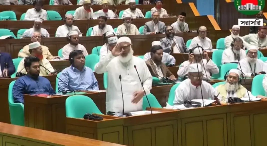 সংসদে উপস্থিত সকলকে সালাম দিয়ে ওয়াকআউট করেন বিরোধীদলীয় নেতা ডা. শফিকুর রহমান। ছবি ভিডিও থেকে নেওয়া