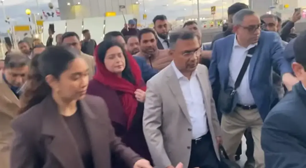 হিথরো বিমানবন্দরে পৌঁছেছেন তারেক রহমান।