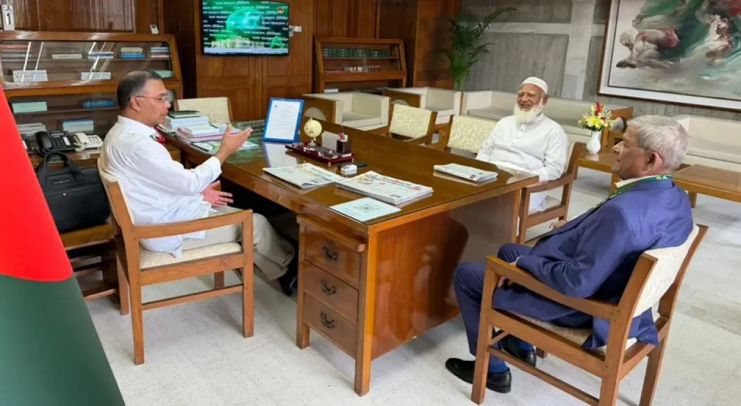 সংসদ সচিবালয় কার্যালয়ে প্রধানমন্ত্রীর সঙ্গে বিরোধীদলীয় নেতার সাক্ষাৎ