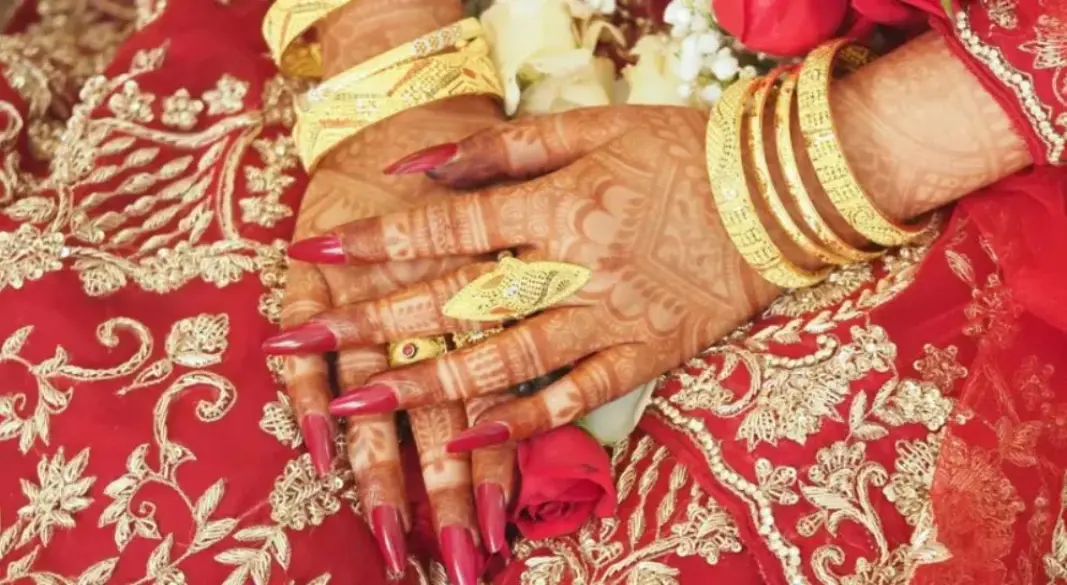 বাংলাদেশে মুসলিম আইনানুযায়ী, একজন পুরুষের একই সময়ে সর্বোচ্চ চারজন স্ত্রী থাকতে পারবে। ছবি: সংগৃহীত