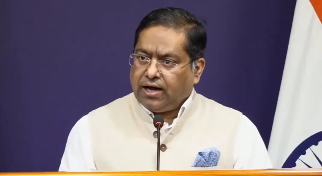 ব্রিফিংয়ে বক্তব্য রাখছেন ভারতের পররাষ্ট্র মন্ত্রণালয়ের মুখপাত্র রণধীর জয়সওয়াল। ছবি : সংগৃহীত