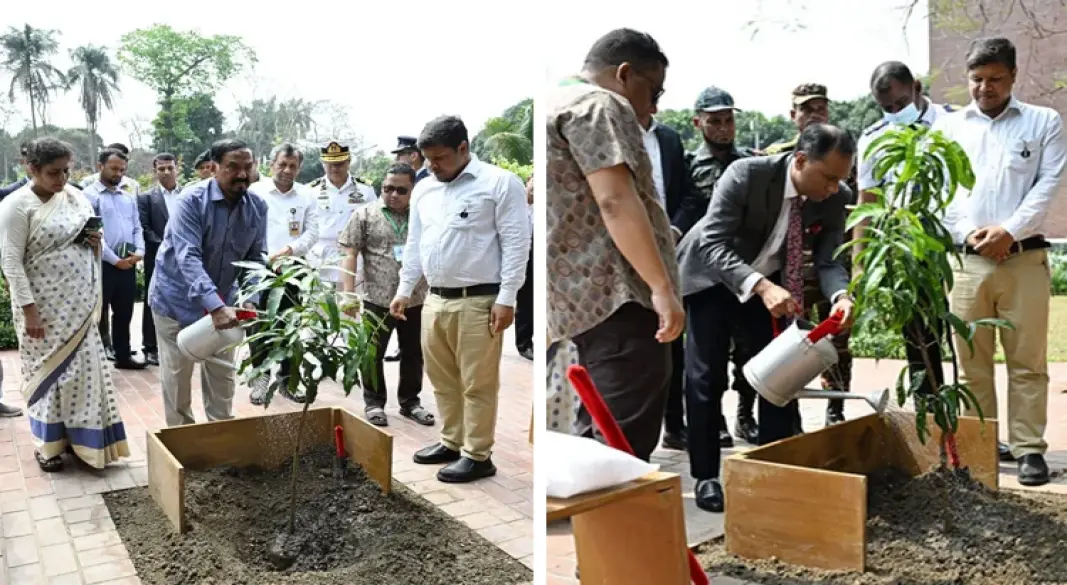 শনিবার জাতীয় সংসদ ভবন প্রাঙ্গণের গোলাপ বাগানে স্পিকার হাফিজ উদ্দিন আহমদ বীর বিক্রম এবং ডেপুটি স্পিকার ব্যারিস্টার কায়সার কামাল গাছের চারা রোপণ করেন।