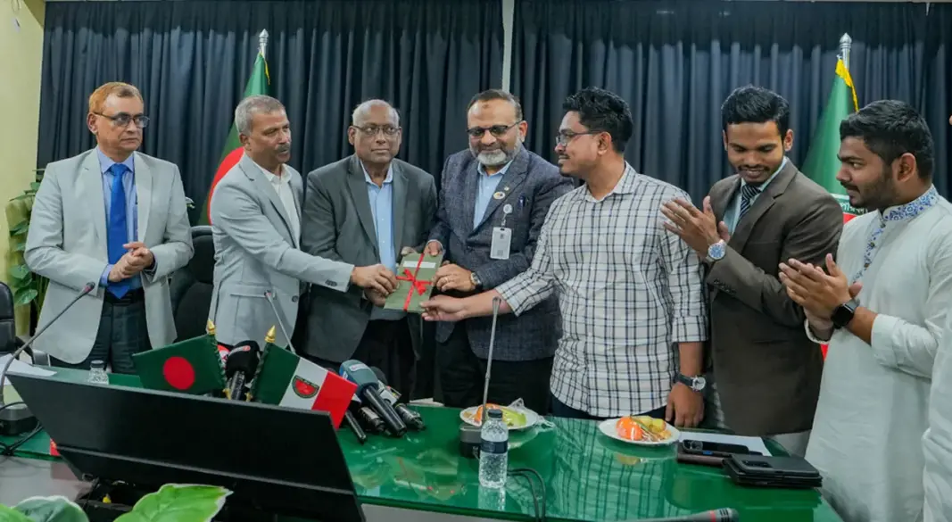 ঢাকা বিশ্ববিদ্যালয়কে ২ কোটি টাকা অর্থ সহায়তা দিয়েছিল বিসিবি। ছবি : সংগৃহীত