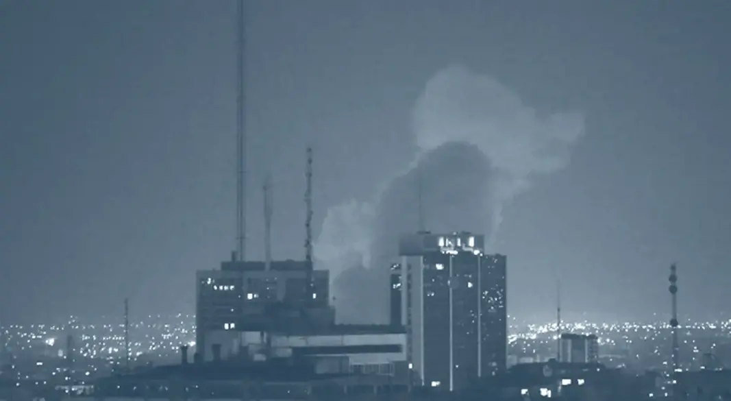 স্টিল কারখানায় ইসরায়েলের হামলা। ছবি: সংগৃহীত