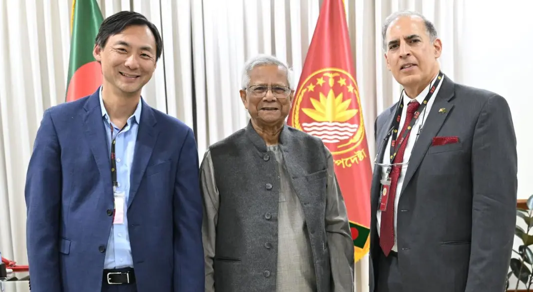 প্রধান উপদেষ্টার সঙ্গে সাক্ষাৎ করেন যুক্তরাষ্ট্রের দুই সাবেক জ্যেষ্ঠ কূটনীতিক। ছবি : সংগৃহীত