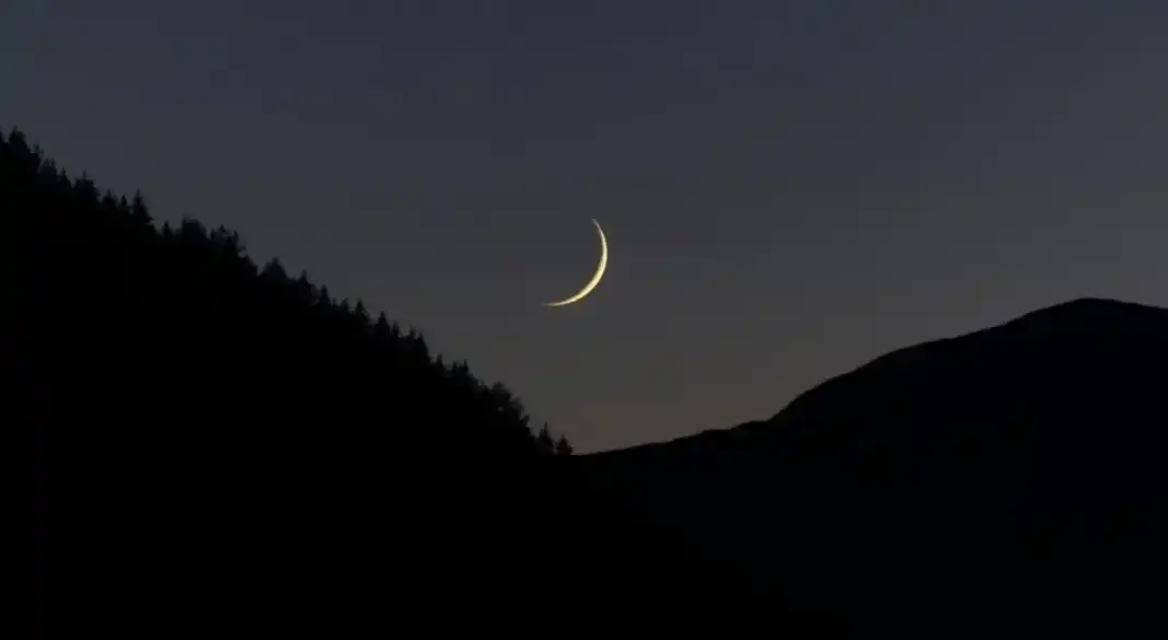 আকাশে নতুন মাসের চাঁদ। ছবি: সংগৃহীত