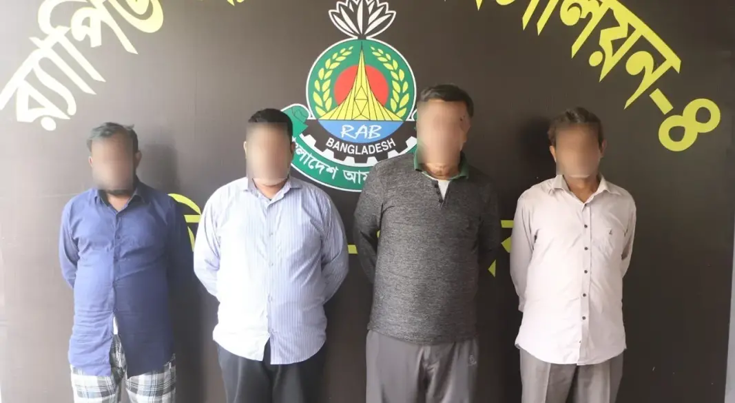 প্রতারণা চক্রের প্রধান চার সদস্যকে গ্রেপ্তার করেছে র‍্যাপিড অ্যাকশন ব্যাটালিয়ন (র‍্যাব-৪)।