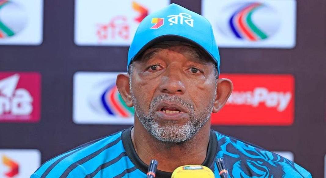 জাতীয় দলের প্রধান কোচ ফিল সিমন্স।