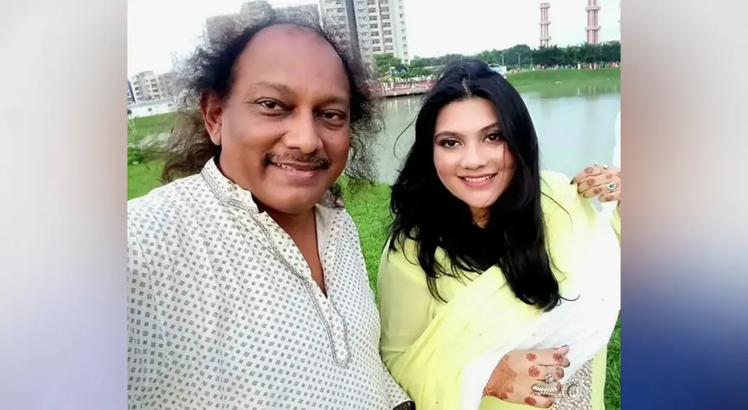 বাবার সঙ্গে কারিনা কায়সার। ছবি : সংগৃহীত