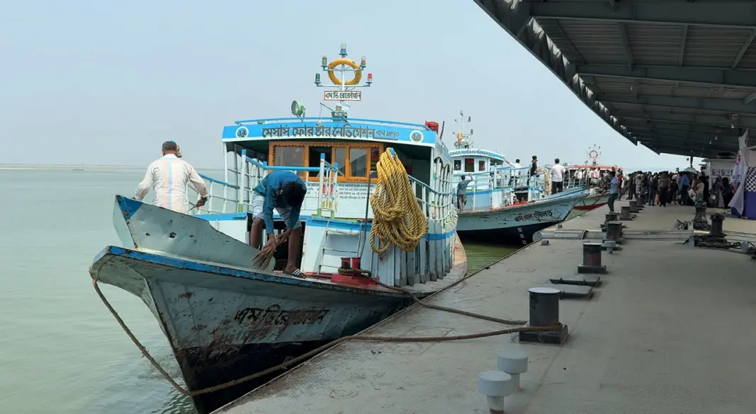 লঞ্চঘাট।