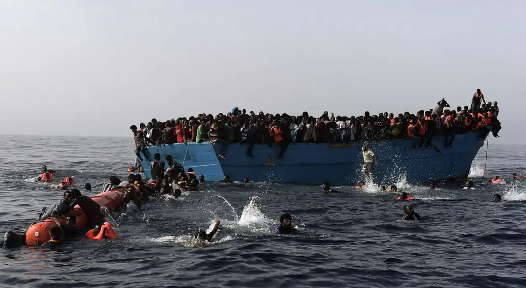 বিপজ্জনক পথে সমুদ্র পাড়ি। ছবি: সংগৃহীত