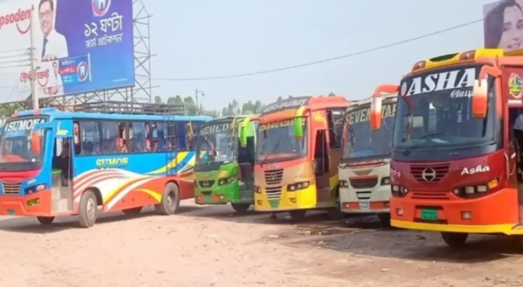 সৈয়দপুর বাস টার্মিনালে দাঁড়িয়ে থাকা বাস। ছবি : সংগৃহীত