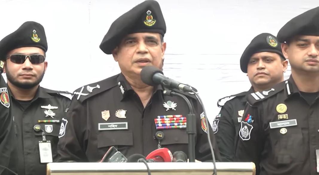 সংবাদ সম্মেলনে র‍্যাপিড অ্যাকশন ব্যাটালিয়নের (র‍্যাব) মহাপরিচালক একেএম শহিদুর রহমান | ছবি : সংগৃহীত