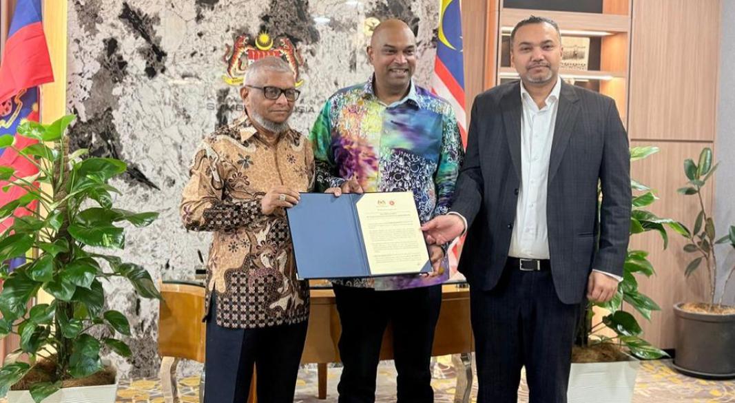 বাংলাদেশ সরকার ও মালয়েশিয়া সরকারের মধ্যে শ্রম অভিবাসন বিষয়ক একটি দ্বিপাক্ষিক বৈঠকে প্রবাসী কল্যাণ ও বৈদেশিক কর্মসংস্থান মন্ত্রণালয়ের মন্ত্রী আরিফুল হক চৌধুরী