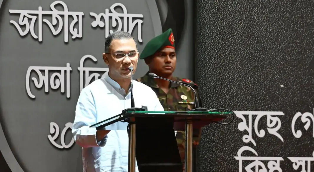 শহীদ সেনা দিবস উপলক্ষে ঢাকা সেনানিবাসে ইফতার মাহফিলে প্রধানমন্ত্রী তারেক রহমান। ছবি : সংগৃহীত