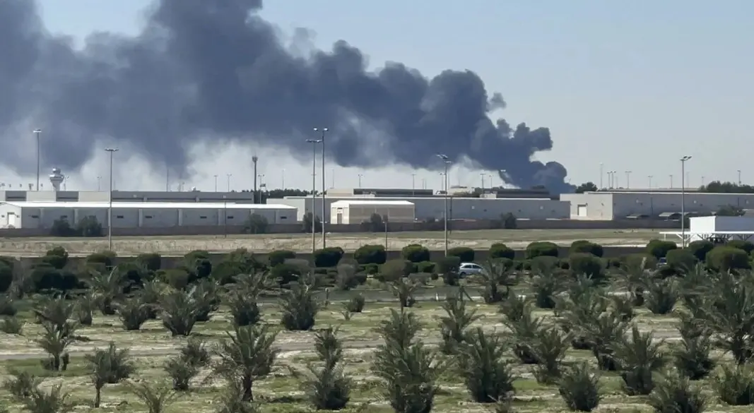 ইরানি হামলায় জ্বলছে আমিরাতের সর্ববৃহৎ গ্যাস প্রক্রিয়াকরণ প্ল্যান্ট। ছবি : সংগৃহীত