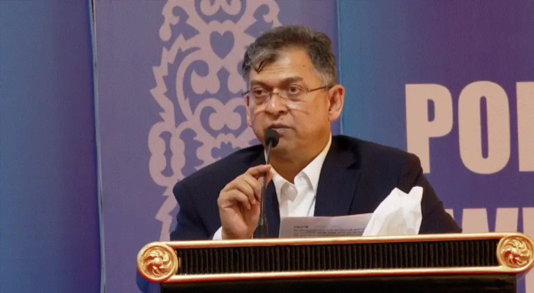 রাজারবাগ পুলিশ মিলনায়তনে স্বরাষ্ট্রমন্ত্রী সালাহউদ্দিন আহমদ। ছবি: ভিডিও থেকে নেওয়া