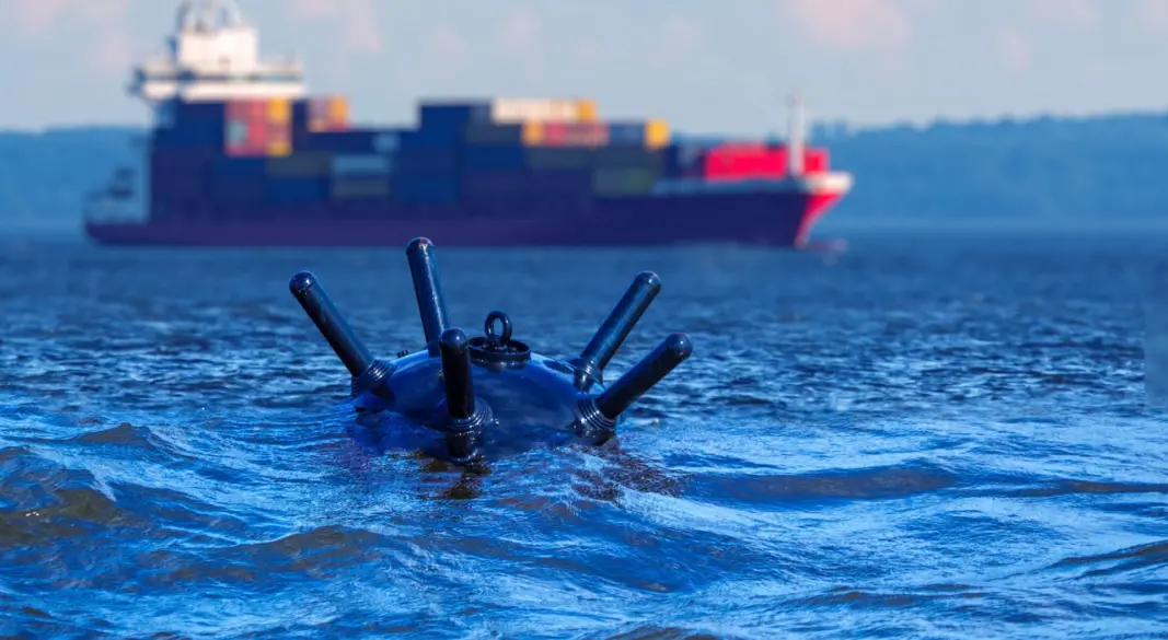 হরমুজ প্রণালিতে ভাসছে একটি মাইন। ছবি : সংগৃহীত