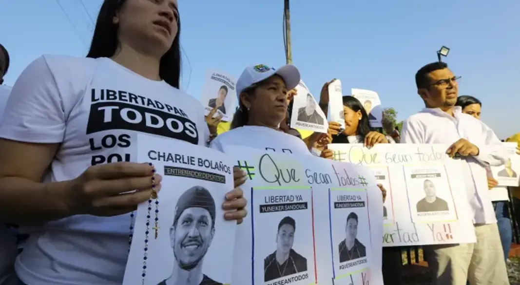 বন্দিদের মুক্তির দাবিতে সাম্প্রতিক মানববন্ধন। ছবি: সংগৃহীত