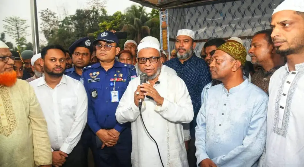 বক্তব্য রাখছেন আরিফুল হক চৌধুরী।