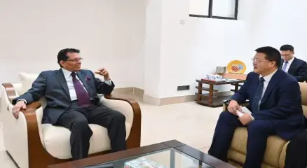 বৃহস্পতিবার পররাষ্ট্র মন্ত্রণালয়ে পররাষ্ট্রমন্ত্রী ড. খলিলুর রহমানের সঙ্গে চীনের রাষ্ট্রদূত ইয়াও ওয়েন সৌজন্য সাক্ষাৎ করেন। ছবি : পররাষ্ট্র মন্ত্রণালয়