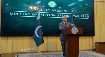 ব্রিফিংয়ে পাকিস্তানের পররাষ্ট্র দপ্তরের মুখপাত্র তাহির আন্দ্রাবি। ছবি: সংগৃহীত