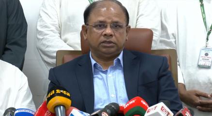 কথা বলছেন আন্তর্জাতিক অপরাধ ট্রাইব্যুনালের চিফ প্রসিকিউটর আমিনুল ইসলাম। ছবি: সংগৃহীত